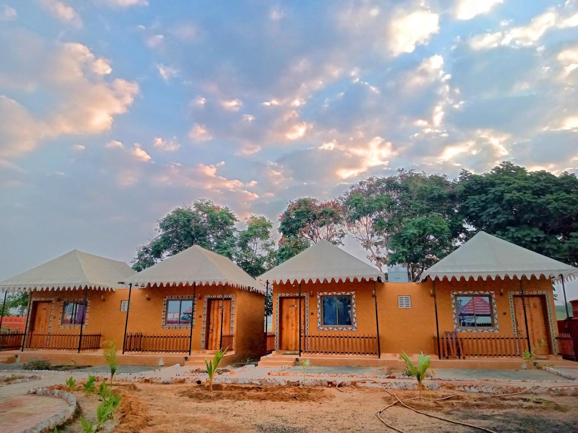 Santkrupa Villa Resort Nakhtrana Exterior foto